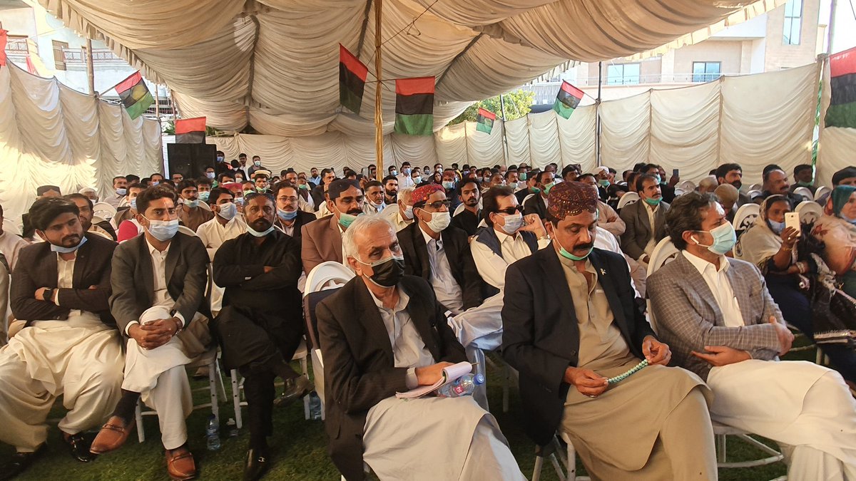 AliBhat47481283's tweet photo. #حیدرآباد
ڈسمبر 12:پی پی پی صوبائی سندھ کے صدر نثار احمد کھوڑو کی زیرصدارت پی پی پی حیدرآبد ڈویزن اور میرپور خاص ڈویزن کا اجلاس رضوی ہائوس حیدرآباد میں منعقد ھئا۔ایجنڈا 27 ڈسمبر شہید محترمہ بینظیر بھٹو صاحبہ کی 13ویں برسی کے حوالے سے اجلاس ہو گزرا۔ @NisarKhuhro_SME @KhuhroNida https://t.co/Qaqa3zj6nt