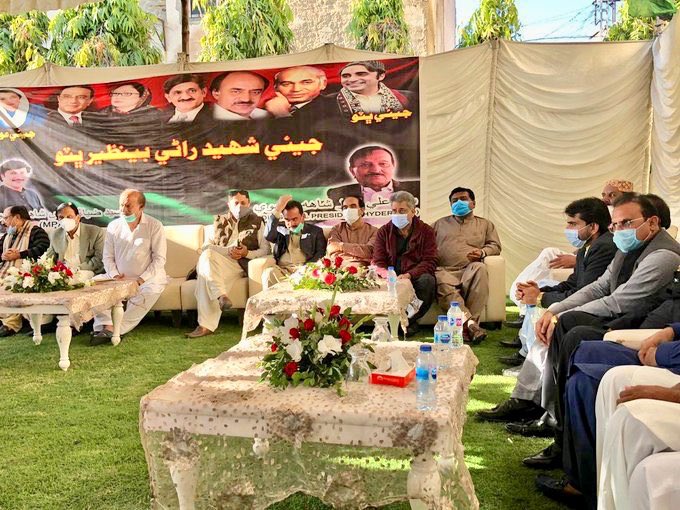 AliBhat47481283's tweet photo. #حیدرآباد
ڈسمبر 12:پی پی پی صوبائی سندھ کے صدر نثار احمد کھوڑو کی زیرصدارت پی پی پی حیدرآبد ڈویزن اور میرپور خاص ڈویزن کا اجلاس رضوی ہائوس حیدرآباد میں منعقد ھئا۔ایجنڈا 27 ڈسمبر شہید محترمہ بینظیر بھٹو صاحبہ کی 13ویں برسی کے حوالے سے اجلاس ہو گزرا۔ @NisarKhuhro_SME @KhuhroNida https://t.co/Qaqa3zj6nt