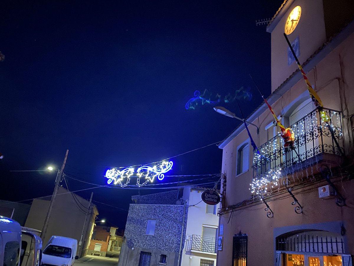 Muchas luces de navidad en #VillarrealDeHuerva, para disfrute de todos los vecinos!!