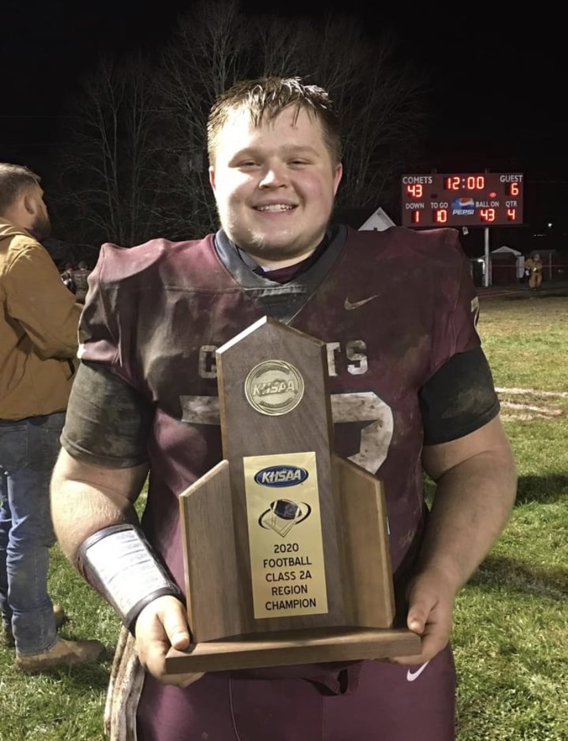 CoachDBark's tweet photo. @brentdailey72 the center the last 3 years for our program. Very vocal leader on the OL.  Always positive, never had a negative word for anyone on/off the field. Very smart player that could make checks and calls at the LOS.  Very good offensive line leader https://t.co/nbXJORt0Db