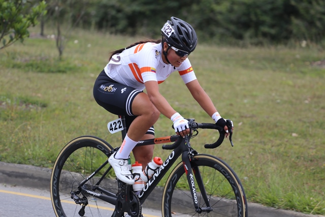 FinalEnAlto's tweet photo. El @colnagocmteam @colnagocmwomen se apresta a cerrar una gran temporada en el Tour Femenino y la Vuelta del Porvenir https://t.co/szllbosVAO https://t.co/db8ZXd9rgU