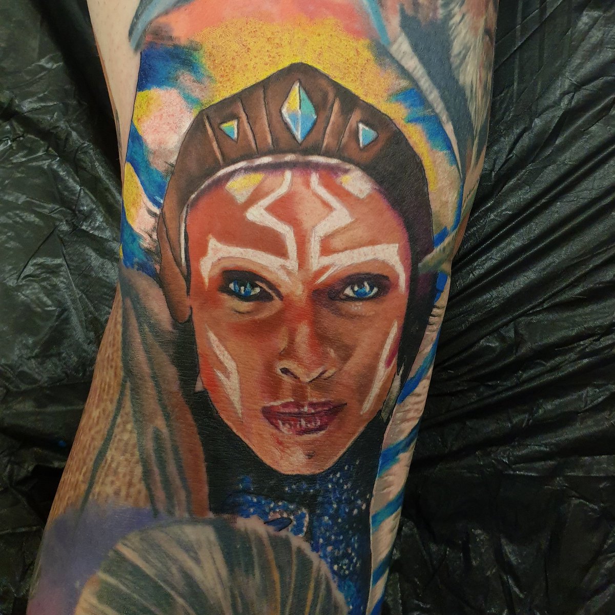 TattooObsession's tweet photo. Ashoka Tano from @starwars the Clone Wars and @themandalorian as portrayed by @rosariodawson
Would love to do more colour portrait work.

Contact me if you'd like tattoo work done by me at #obsessiontattoos
#Mandolarian #AhsokaTano #rosariodawson #StarWars #tattoo #CloneWars https://t.co/IqBPMBqoxK