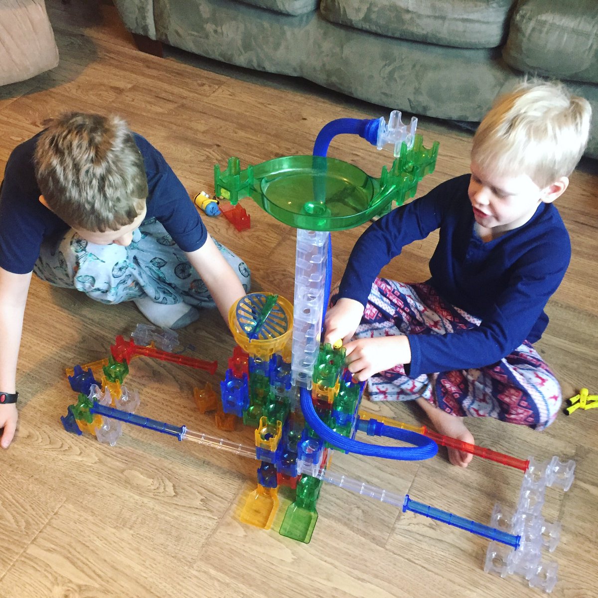 MsHaynesMN's tweet photo. Basic #Qbamaze set from @mindwaretoys: $25. Extra pieces &amp; stunt set on Facebook Marketplace: $40. Toys that engage &amp; bring 5yo &amp; 9yo together for hours: PRICELESS!Definitely recommend them for your toy shelf, classroom, or #MakerSpace! 
#boymom #brothers #teachermom #giftideas https://t.co/J8AJAZ6Wyt