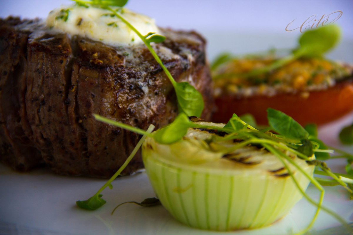 This is what happiness looks like 🥩 🏙

#ChicagoFood #ChiGourmet #ChicagoToDoList #ChicagoFoodMag #ChicagoFoodScene #ChicagoFoodGuide