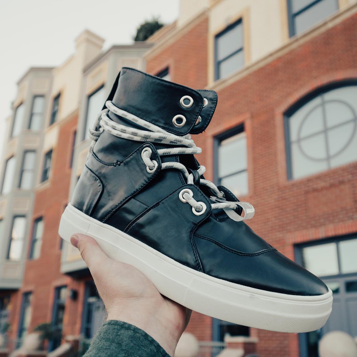 What’s your next move?
#Stryder
•
•
#J75 #J75shoes #Jumpshoes #kicks #hightop #hightopsneakers #instakicks #sneakers #sneakerheads #sneakerporn #kickstagram #igsneakers #sneakersaddict #kicksoftheday #kicksonfire #kotd #hypebeast #igsneakercommunity
