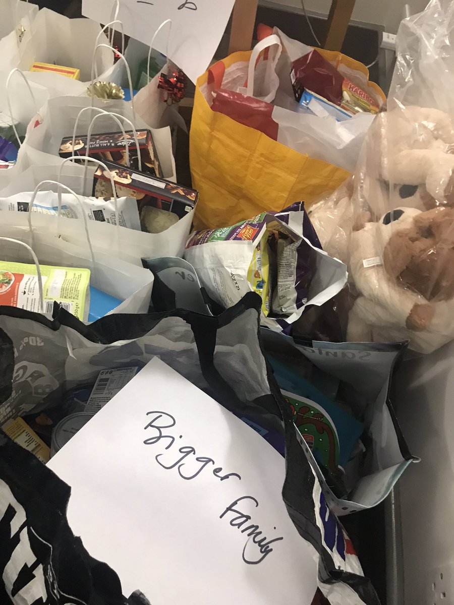 Estelley77's tweet photo. So humble by the generosity of all who donated. We even have enough to do some beautiful wash bags to give to patients having cancer surgery over #Christmas #CommuntiySpirit #TeamGeorges #GoFiona #Livingourvalues #ProudMum 💙🤍💙🤍💙 https://t.co/QCaVIGqnOL