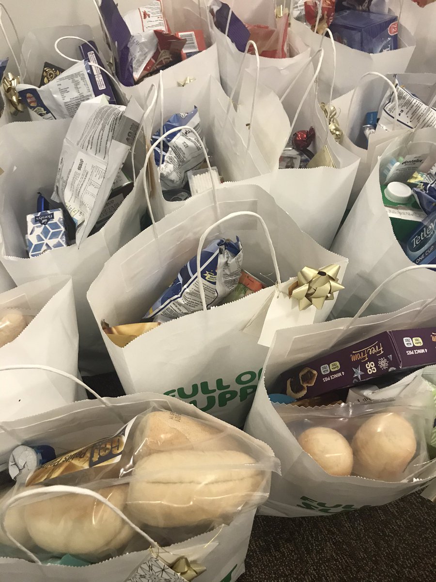 Estelley77's tweet photo. So humble by the generosity of all who donated. We even have enough to do some beautiful wash bags to give to patients having cancer surgery over #Christmas #CommuntiySpirit #TeamGeorges #GoFiona #Livingourvalues #ProudMum 💙🤍💙🤍💙 https://t.co/QCaVIGqnOL