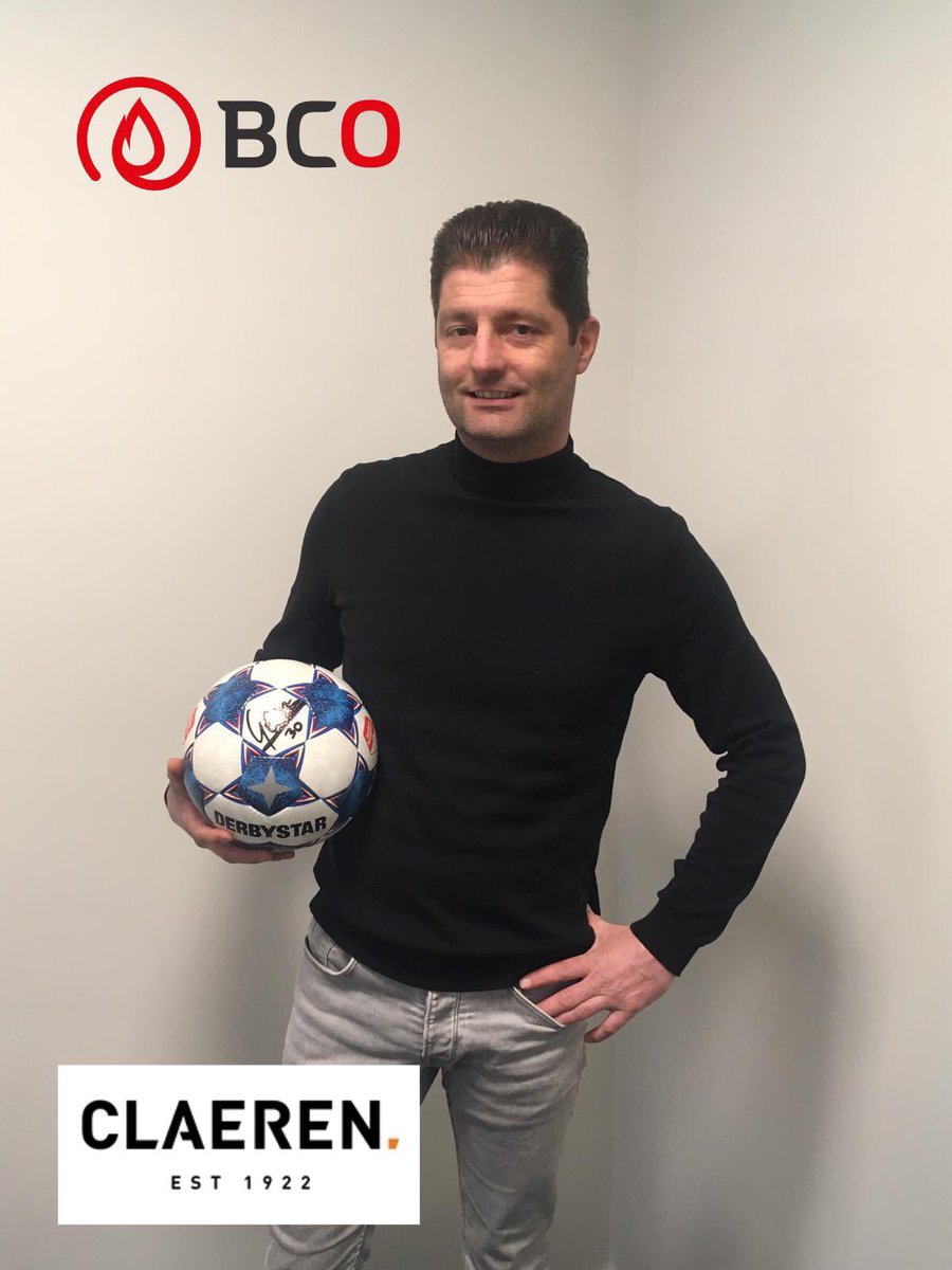 topossofficial's tweet photo. 🎁⚽️ De wedstrijdbal, mede mogelijk gemaakt door Claeren, is uitgereikt aan Warsco Units (tegen FC Eindhoven) &amp; BCO (tegen NAC)! https://t.co/l2sNKYeaBg