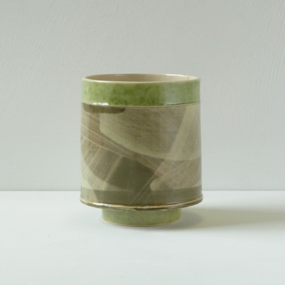 EmilyKriste's tweet photo. A bit of greenery for you today from the Field &amp; Country collection.

Bringing the outside in.
https://t.co/m46Hch9auS

#greenery #contemporaryceramics #vases https://t.co/vKv7va21VD