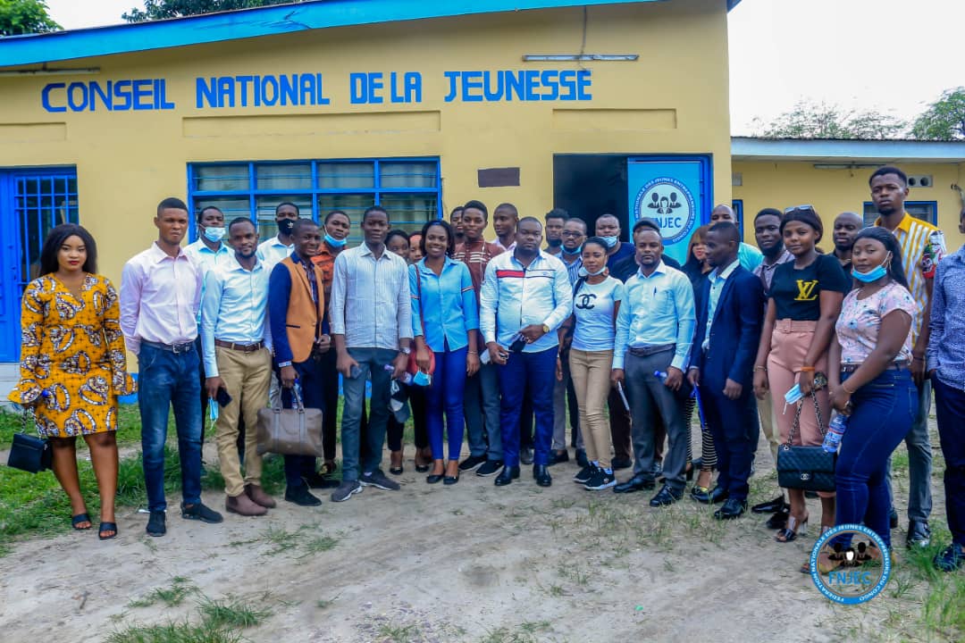 FFnjec's tweet photo. Le Coordonnateur National de la FNJEC s'est entretenu avec les étudiants entrepreneurs de la FNJEC, en prélude de l'organisation de leur commission au sein de la Fédération (15 universités et I.S représentés).@fatshi13 @ThomasLuhaka @MinCMPMEA @MakualaE @prisca_manyala vil https://t.co/H7ciacEsCO