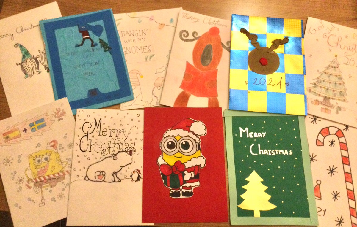 Ins4Cantons's tweet photo. Ja han arribat les postals de Nadal des de Suècia!La #Bleketskolan, amb qui hem iniciat un projecte #etwinning, ens desitja bones festes 😀🎄El nostre alumnat d #2ESO també els n’ha enviat unes en anglès, suec, català i castellà @BobBodil #creatingbonds https://t.co/MCI6Bc7ACR