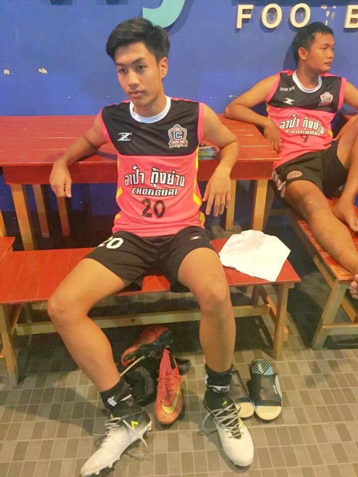 ZeedFootball's tweet photo. หล่ออีกแล้ว ❤️ #นักบอล #นักบ���ลหล่อ https://t.co/Lab2OoDz13