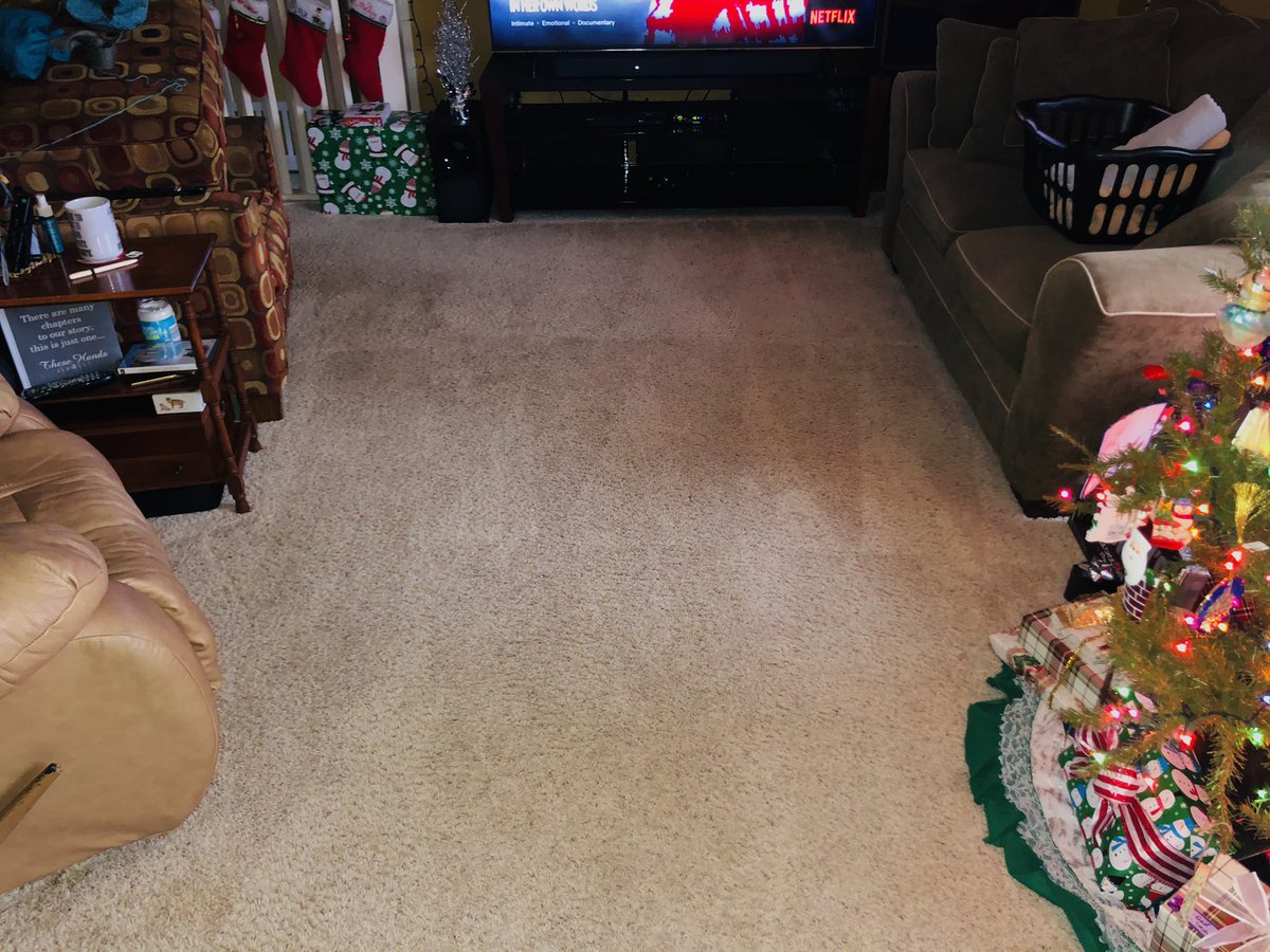My experiences with <a href="/Grand_PR/">GrandPR</a> taught me a ton more than PR alone.. Something I apply every week is the vacuum triangles <a href="/courtnxyfogle/">Courtney</a> taught me while cleaning up after an event we hosted at <a href="/8THIRTYFOUR/">8THIRTYFOUR</a>. It’s the little things 💛💚