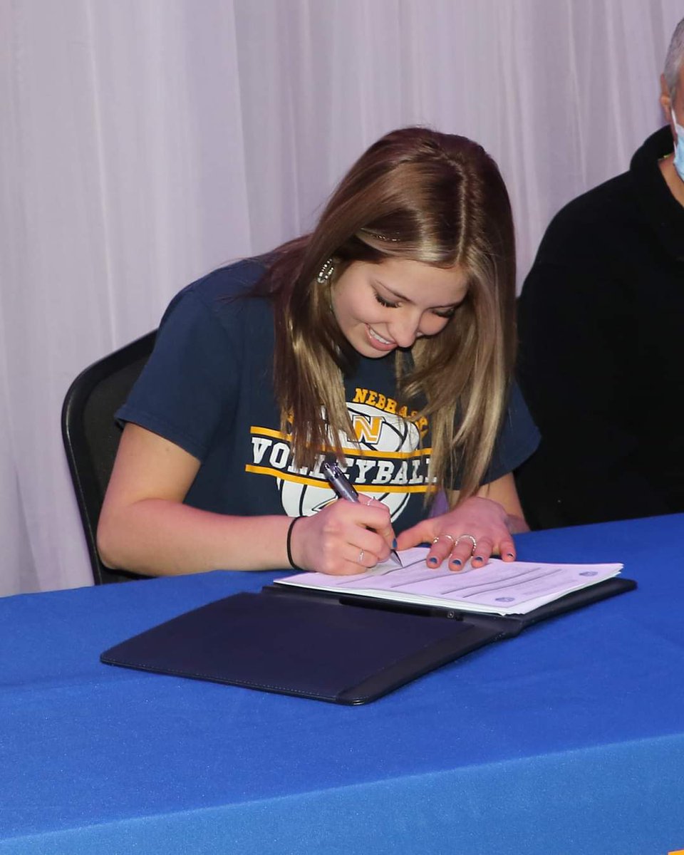 GeringVb's tweet photo. Macey Boggs inks with WNCC!! Congrats! She will be back on the court in January playing for the Cougars. Can't wait to cheer her on! @MaceyBoggs @GeringBulldogs @GeringHS https://t.co/fRh0hPRz2C