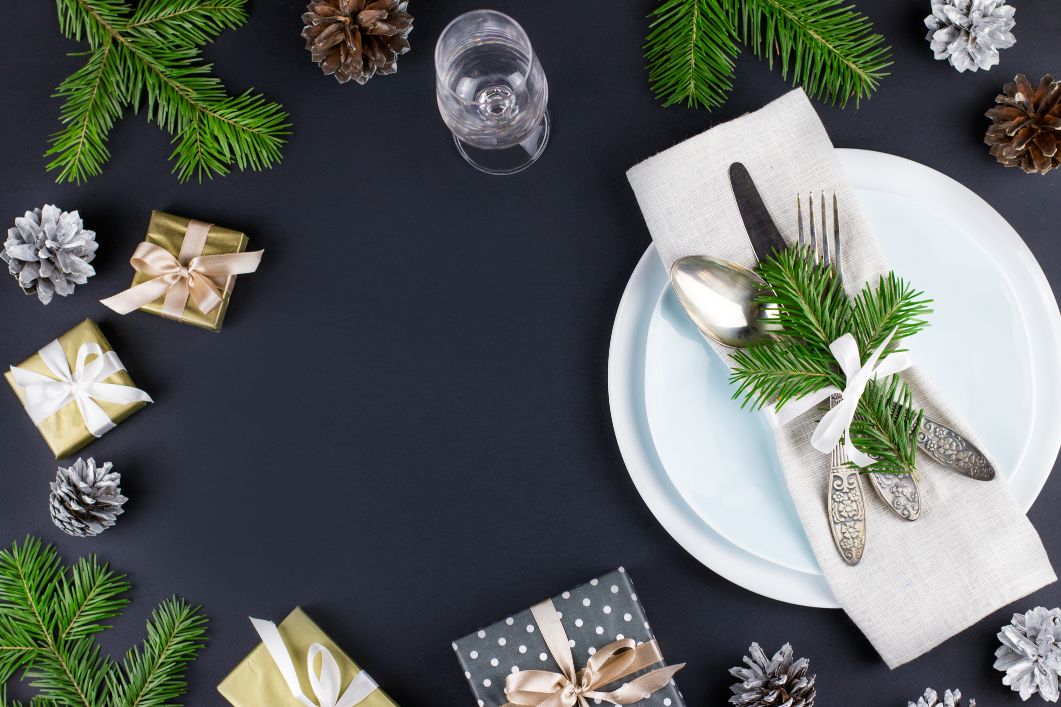 This year, let Executive Chef Jon Cichon prepare Christmas Dinner or a New Year's Eve celebration for you and your loved ones, to-go. Available 12/24 and 12/31 for 1-10 people. bit.ly/37Ow96E