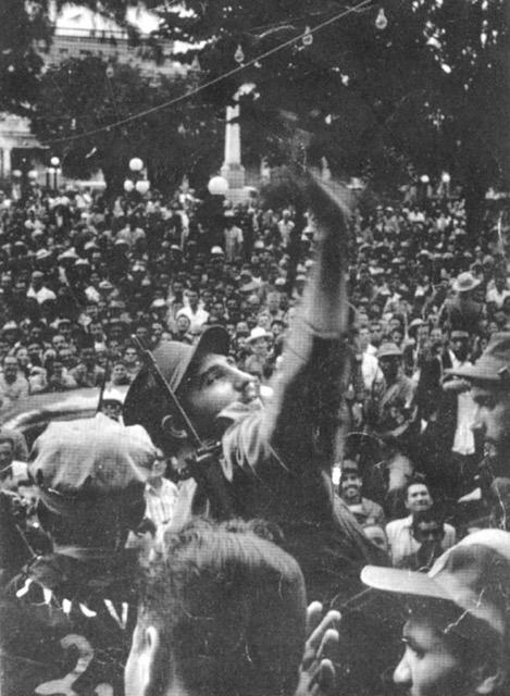 ub_fidel's tweet photo. [01/1959] Hoy, 1 de enero de 1959, proclamamos el triunfo de la Revolución. Dijimos que volveríamos y volvimos. Dijimos que venceríamos y vencimos. El pueblo se quita las 
cadenas. El pueblo vuelve a tener voz. Viva la patria. #PolIntTARDA https://t.co/MadTe3UlUz