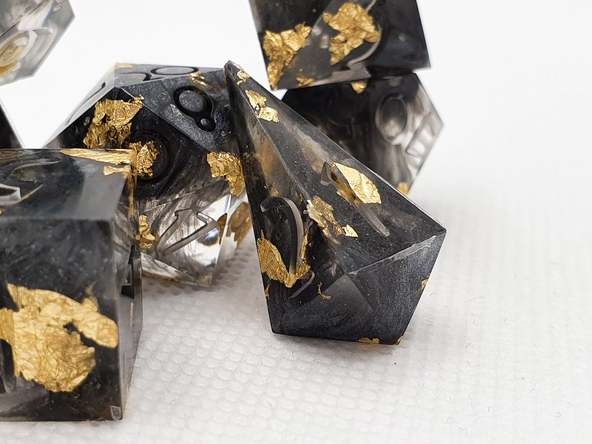 MilitaryMice's tweet photo. Squeek Squeek!
For #Dicember today we want to show you a work in progress set, Avarice! These gilded beauties are going to be tempered and stained real soon!
- Lieutenant Squeeks

#ttrpg #dice #dungeonsanddragons #handmadedice https://t.co/h0DljoaFsk
