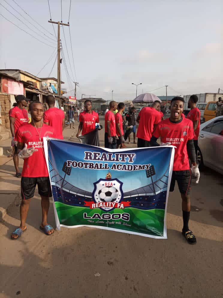 academy_reality's tweet photo. Pictures from our Community Social Responsibility (CSR) earlier today.👇🏽👇🏽

Reality Football Academy Lagos performing her duty to the society. It can only get better #RFA #RealityFootballAcademy #RealityFA #RFACSR https://t.co/XfNuD8GH92
