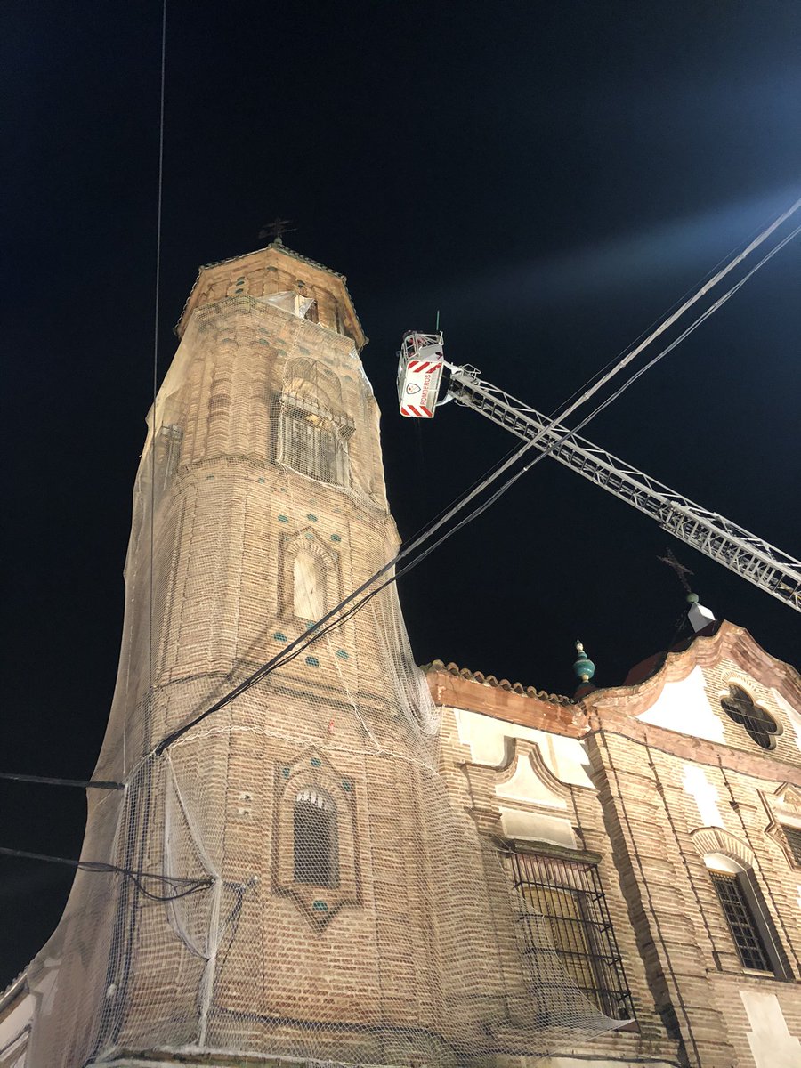 Continúan trabajando los equipos  de <a href="/cpbmalaga/">CPB Málaga</a> <a href="/PCArchidona/">PCivilArchidona</a> <a href="/Poli_Archidona/">P.Local Archidona</a> y Servicios Operativos del <a href="/AyuntArchidona/">Ayunt Archidona</a> en  la torre de la Iglesia de las Mínimas de #Archidona