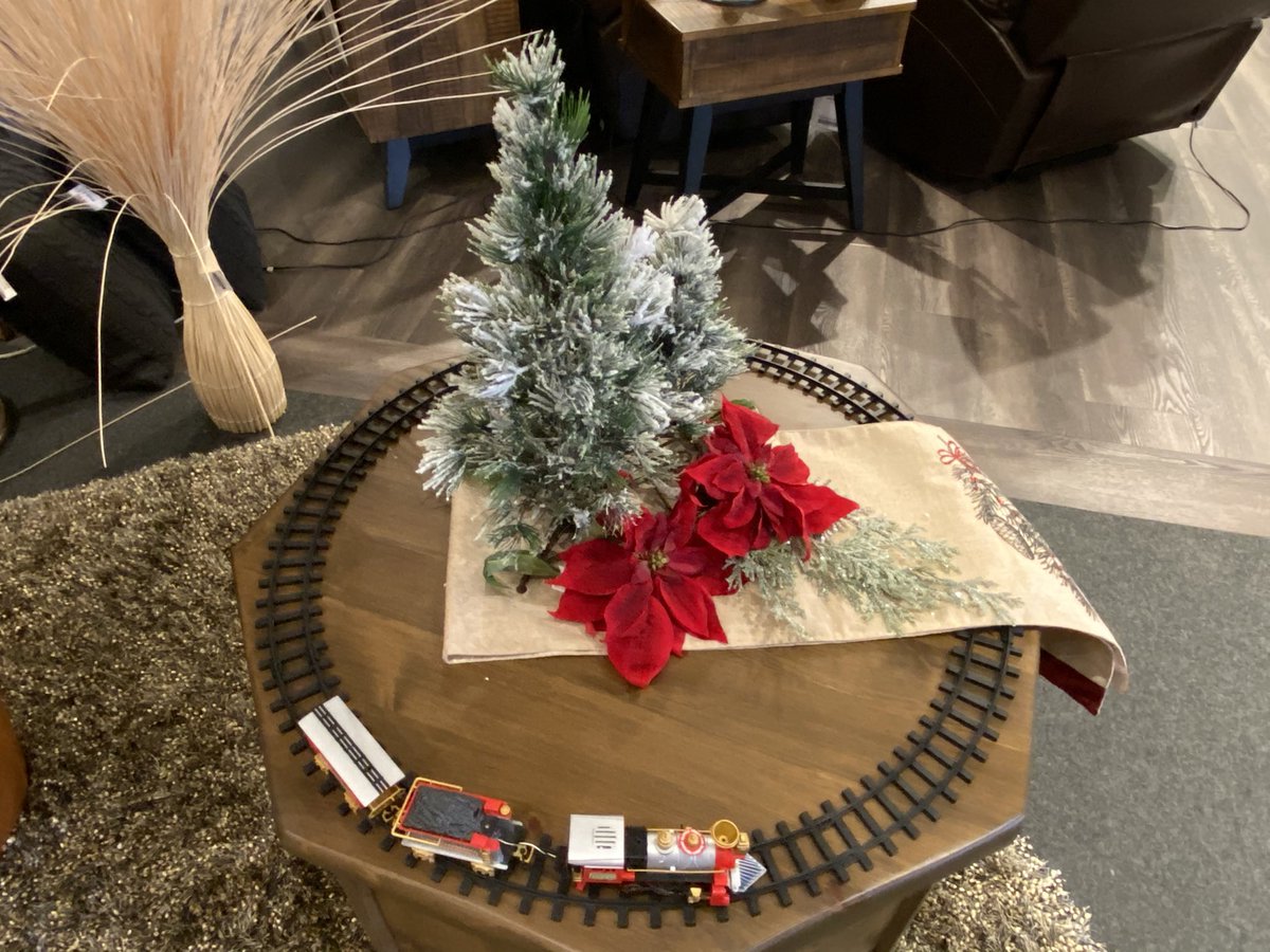 simsreddeer's tweet photo. Come shop around today, 55,000 square feet of rooms with a view https://t.co/v5leZpmjsx