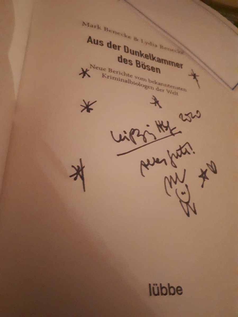 Heute zu verlosen: Aus der Dunkelkammer des Bösen von Mark Benecke, vielen sicherlich durch verschiedene Forensikserien bekannt. Unterschrieben! Follow + Retweet und ihr seid dabei! Auslosung am 19.12.2020. #stirioweihnachtskalender #gewinnspiel #Adventskalender #GiveAway