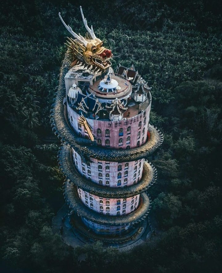 ZonesAbandonnes's tweet photo. Incroyable bâtiment abandonné en Thaïlande. https://t.co/HqE57BZ5AN