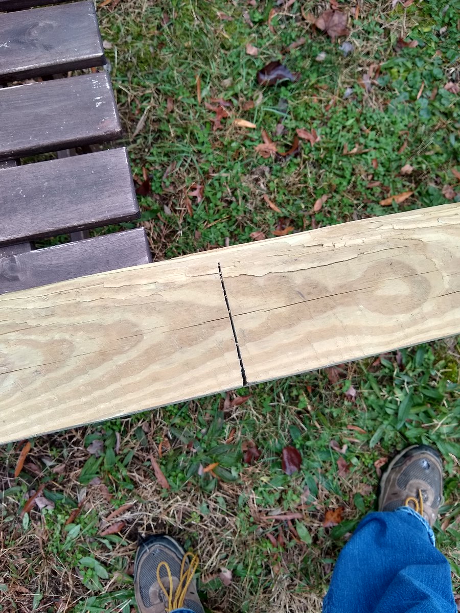 Welcome back to  #DIYRobbI am going to finish off the gate today. First things first, going to finish cutting the vertical gate piece that was left uncut when my saw died last weekend.