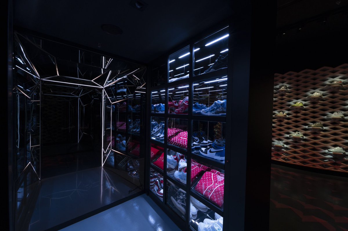 Presentedby tweet media