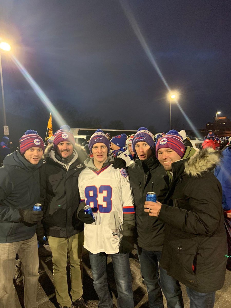 mfricker09's tweet photo. ⁦@pghBills⁩ tailgate last year! https://t.co/jRS1tb9BR7