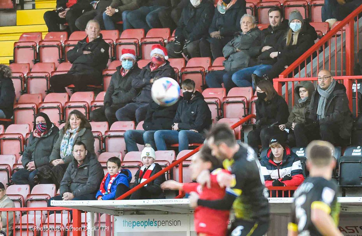 simondackpix's tweet photo. Crawley Town's Max Watters delights Santa fans with a hat trick against Barrow today @AlamyNews @AlamyContent @telephotoimages @crawleytown #EFL #football #hattrick #maxwatters @StenningAdam @Brian__Owen @Bexram https://t.co/xu4c36N5a4