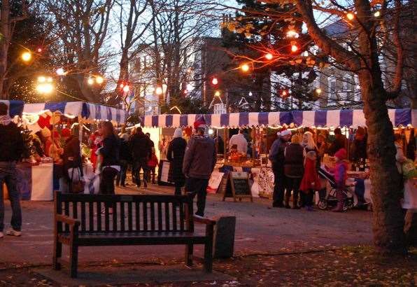 Kent_Online's tweet photo. Christmas market closed down by @Kent_cc because it posed a 'serious and imminent threat to public health' https://t.co/JvoSbuQdiP https://t.co/aYge4Epx1D