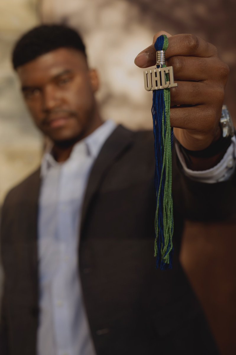 JustinIsBxmb's tweet image. I did it. We graduating. 👨🏾‍🎓

#UHCL. #UHCLGrad.
