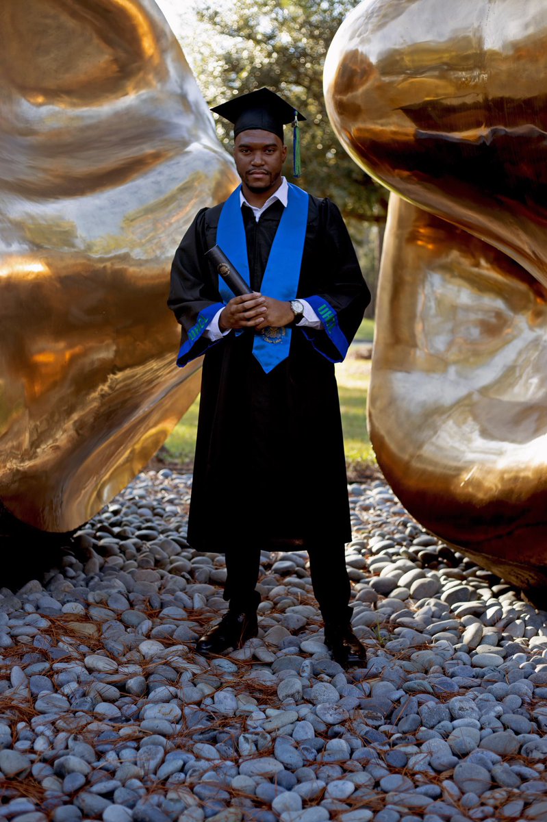 JustinIsBxmb's tweet image. I did it. We graduating. 👨🏾‍🎓

#UHCL. #UHCLGrad.