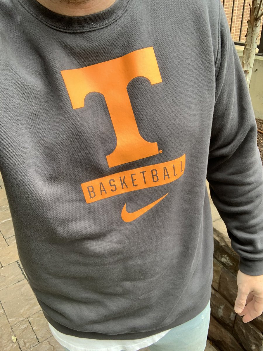 chaser_615's tweet image. Game day!! @c_bass3 #basketballschool #footballisover