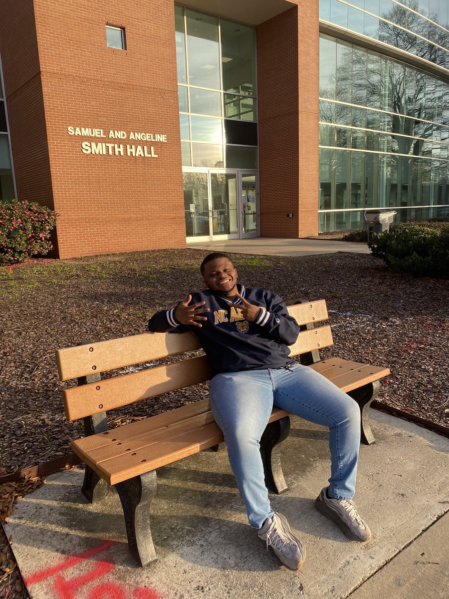 cj_trvll's tweet photo. I was able to make 2 of the biggest accomplishments in my life during the toughest year of my life. I became a graduate of North Carolina A&amp;T State University💛💙 and received the opportunity to work for Allstate in Texas starting 2021‼️

I’m beyond proud of myself😭🎓❤️ https://t.co/KN4ZxA2MB4