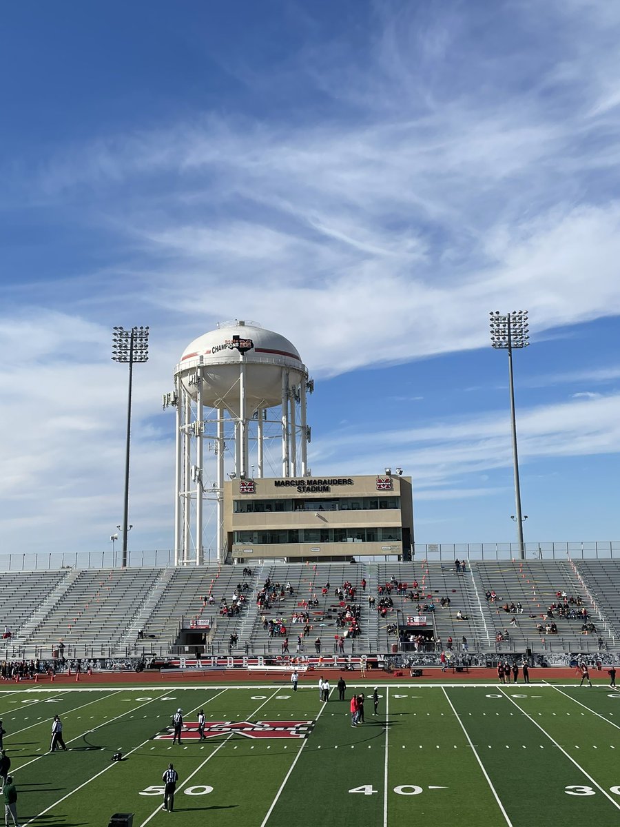M_Graham17's tweet image. Cool setup at Flower Mound Marcus. Prosper vs. Marcus. #txhsfb