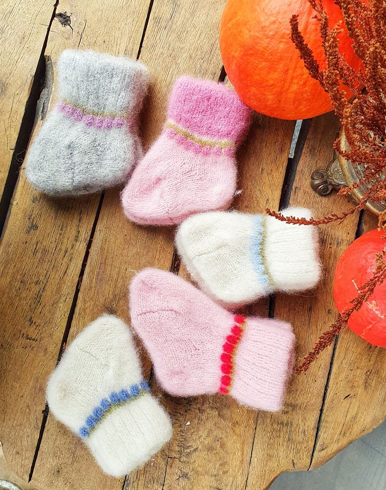 SheepCharm's tweet photo. These baby socks are hand knitted from wool.They are breathable and
perfect for keeping your little one´s toes cozy. Free shipping
https://t.co/dU1qt3mBox
#babysocks #childrensocks #Children #socks #woolensocks #giftideas #knitted #handmade #handschuhe #socken #håndverk #sokker https://t.co/0VVzTQnMfz