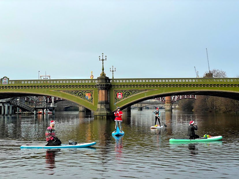 CorrieCampbell's tweet photo. Morning of fun on the Clyde 😆🤶🏼🤗 #SantaSUP https://t.co/CrEZurGbf0