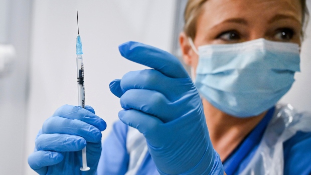 CP24's tweet photo. Health Canada warns people with allergies to COVID-19 vaccine ingredients
https://t.co/1z3t7gPzu0 https://t.co/07MA5Un1P5