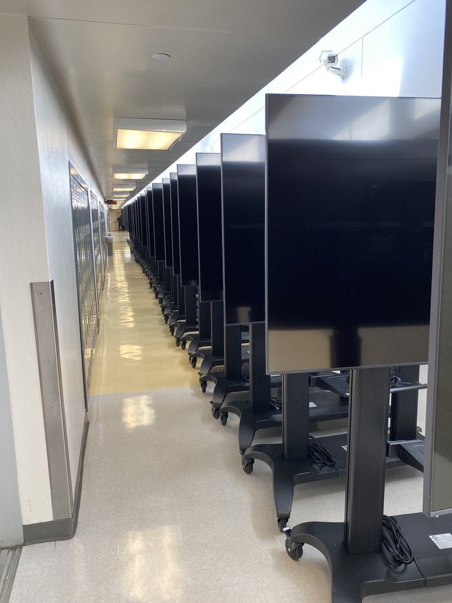 JeffreyDorman4's tweet photo. Irving HS appreciates our amazing District for continuing to provide technology resources at the highest level. https://t.co/tO5ug0FE8F