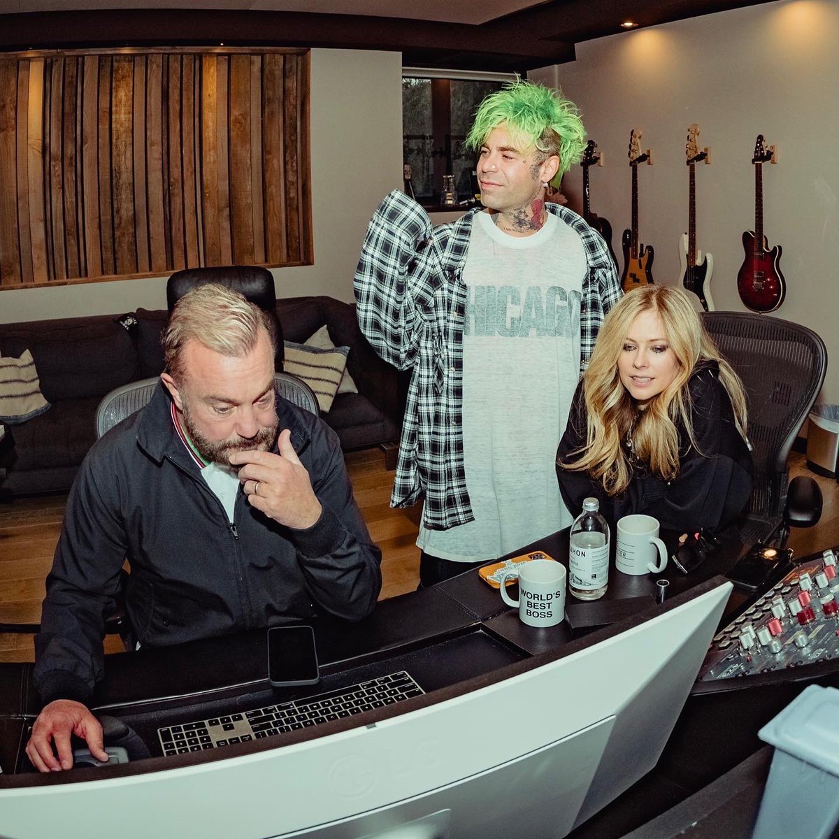 MODSUN's tweet photo. Something is coming......

@AvrilLavigne 💚🤮🎸🥁🎥 https://t.co/RiX6ykF4Da