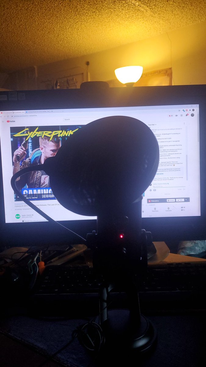 Lodonis's tweet photo. About to help mod this @GeeksGamersCom @YouTube show #GamingWithGeeks when I began to ponder... how the F am I gonna stream later with this big ass mic on my desk?
I have to get new shit for new shit.
First world problems. https://t.co/mXRXCNcwtH