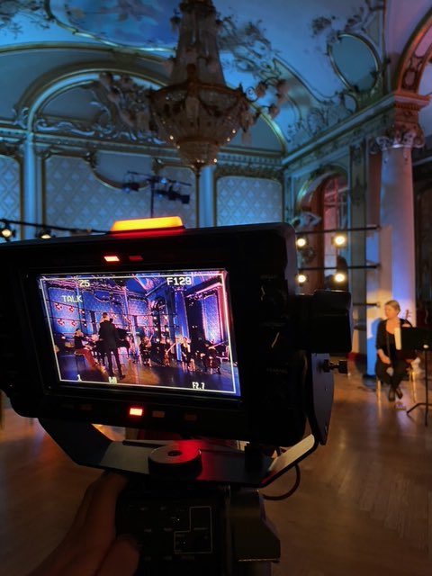 ThomasOberender's tweet photo. Das @Nationaltheater in Oslo als Filmstudio: 19:00 Uhr bekommt Taylor Mac in NY den International @IbsenAward 2020 – den „Nobelpreis des Theaters“ – überreicht. Toitoitoi und 🙏 auch an meine Jurykolleg*innen. Join the Ceremony with Judy✨ https://t.co/erVPxg5Nve @blnfestspiele https://t.co/2oVzoVqKPY