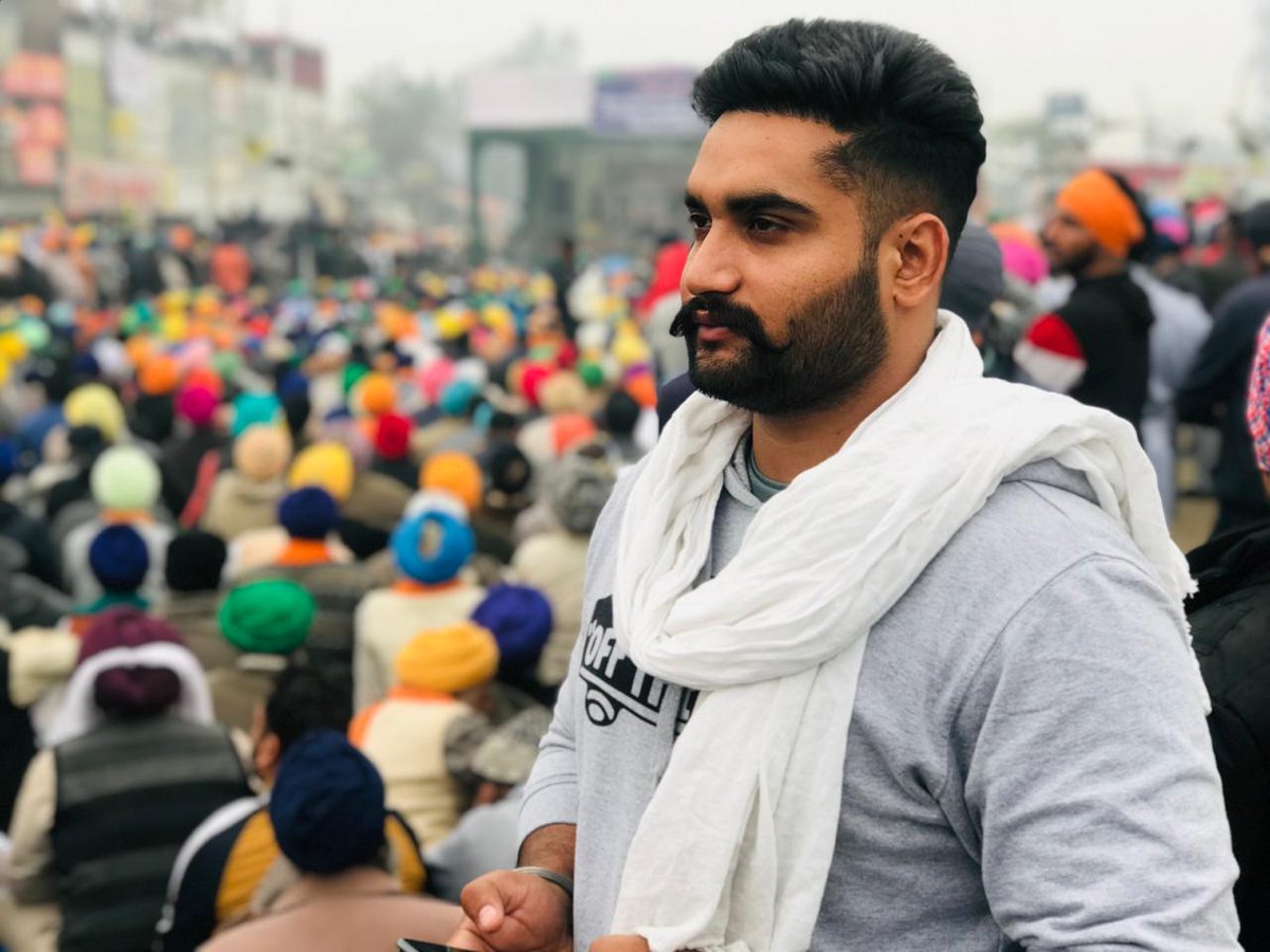 Puneetsandhu075's tweet photo. ਇਹ ਸ਼ਰਦਾ ਇਹ ਅਰਦਾਸਾ ~
ਕਿਰਤੀਆਂ ਦਾ ਸਬਰ ~ 
ਭਾਣੇ ਵਿੱਚ ਚੱਲਣਾ~ 
ਚੜਦੀਕਲਾ ਦੇ ਜੈਕਾਰੇ~ 
ਨਿਰਭਉ ਤੋ ਨਿਰਵੈਰ ਦਾ ਸਫਰ ~ 

ਸਰਕਾਰੇ ਤੇਰੇ ਤਖਤ ਦੇ ਪਾਵੇ ਹੁਣ ਬੱਸ ਹਿੱਲੇ ਹੀ ਲੈ;
ਇਹਨਾ ਕਿਰਸਾਨਾ ਦੀ ਹਾਮੀ ਤਾ ਰੱਬ ਵੀ ਭਰਦੈ 
ਕਿਉਂਕਿ ਇਹਨਾ ਦੀ ਕਿਰਤ ਸੁੱਚੀ ਐਤੇ ਤੂੰ ਅਣਜਾਣ 
ਇਹਨਾ ਨੂੰ ਹੀ ਰੋਲਣ ਨੂੰ ਫਿਰਦੀ
#ਕਿਸਾਨਮਜ਼ਦੂਰਏਕਤਾਜ਼ਿੰਦਾਬਾਦ https://t.co/rWKXob4Rvg
