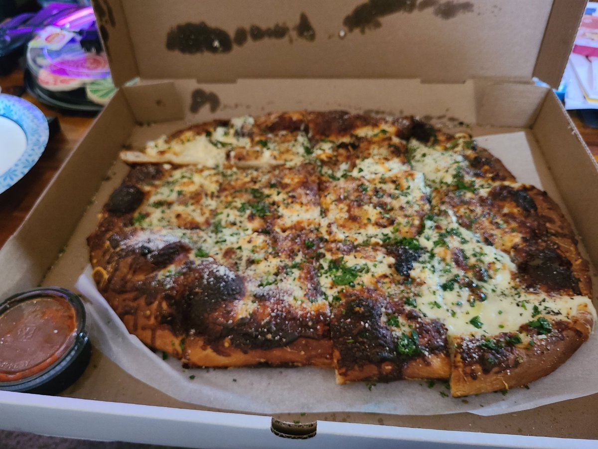 TheFuzzyFin's tweet photo. Local brewery has started making pizzas during the pandemic. We got an amazing 4 cheese white pizza. They even delivered it! Please if you're able support your favorite local small businesses right now THEY NEED YOU #WolfRidge #614Columbus #SupportSmallBusinesses #Pizza https://t.co/6AY0uCEP04