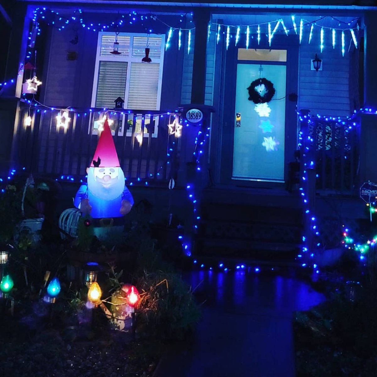 CityofSurrey's tweet photo. Spread holiday cheer this year and #LightWhereYouLive. Snap a photo of your festive lights at your home or neighbourhood and be entered to win a $100 Surrey Store to Door gift cards to participating businesses! For more details on how to enter visit https://t.co/jAkoCLpdZu https://t.co/VPD0xWXX3Y