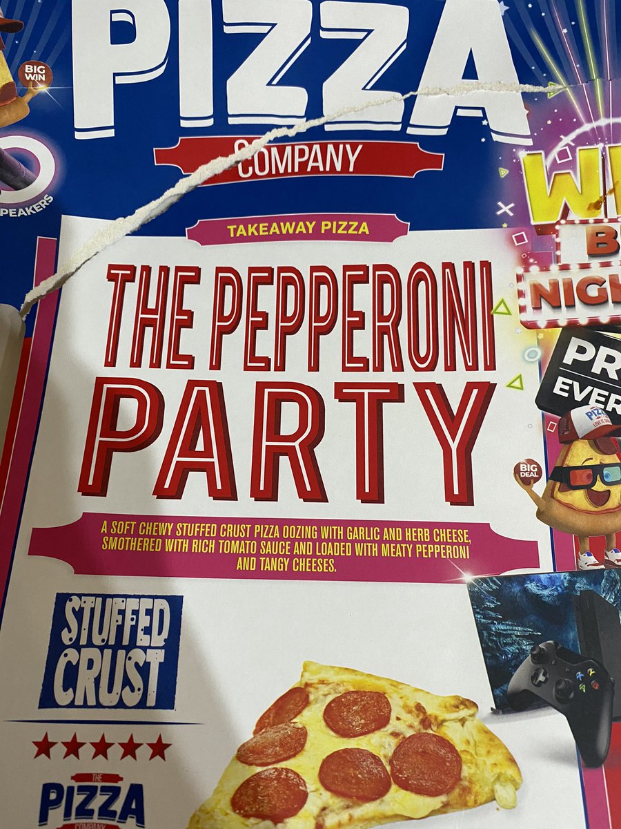ClareMissy's tweet photo. Only half of the pepperoni was invited to the pepperoni party!!!!!! @Tesco 🤣🤣 🍕 https://t.co/n4NLobNfcD