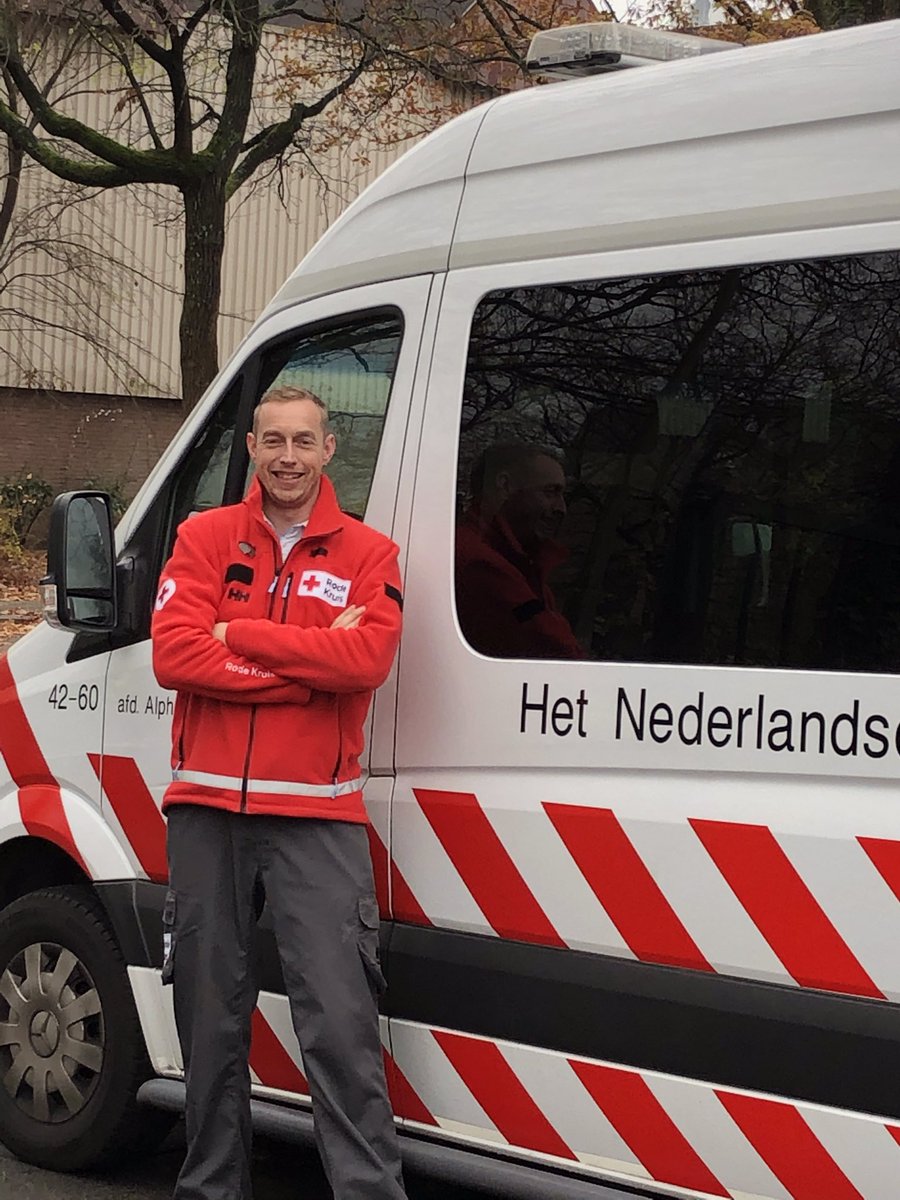 Vandaag in het Rode Kruisgebouw waar ook de wijkwethouder Hoorn, <a href="/erikvzuylen/">Erik van Zuylen</a> was om een aantal 80+ers te bezoeken. Veel steun van de vrijwilligers w.o. Ruud die vandaag onze chauffeur is 😊👍 #rodekruis #adviesraad #tomindebuurt #gemeentealphenaandenrijn #aandachtvoorelkaar