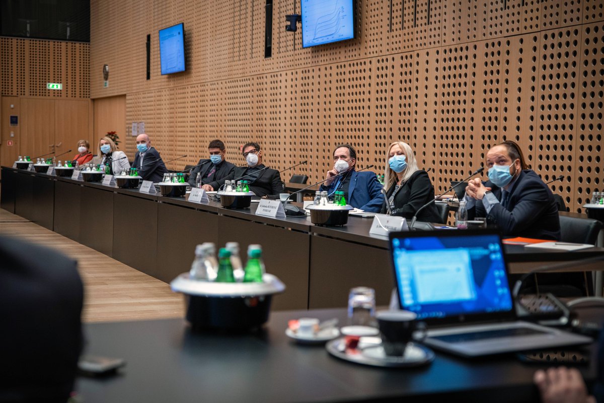 Vlada Republike Slovenije tweet media