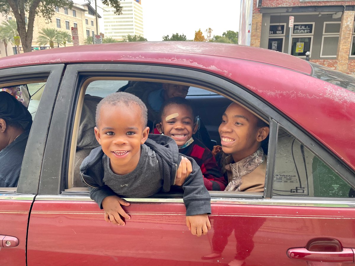 CCB_Jax's tweet photo. Our team distributed Christmas gifts to 40+ families at @TheJessieJax this morning due to the generosity of those who supported our Share Your Blessings campaign. Special shout out to @duPontFund for providing families with lunch from @BiscottisCafe, too! #collaboration #dtjax https://t.co/BFgiVrXTN9